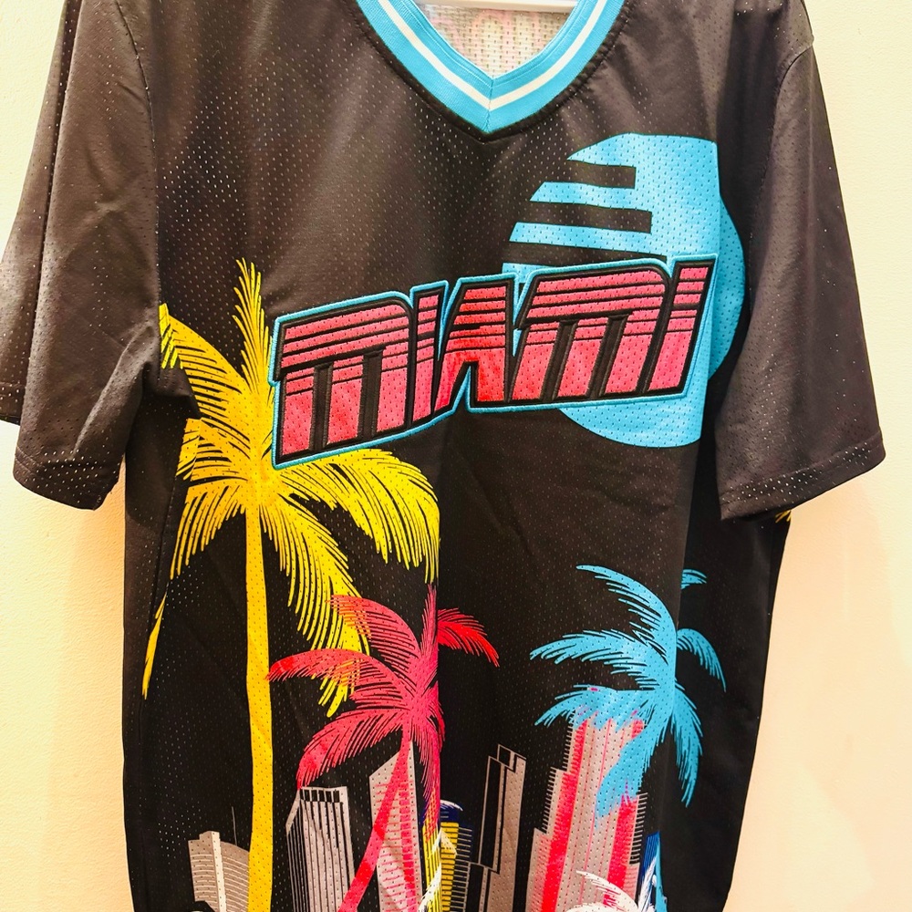 Men’s New never worn Miami Jersey Mesh style black shirt - size Large